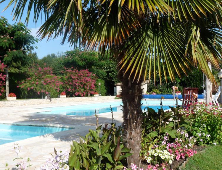 Gites Chez Belliveau Meursac 外观 照片