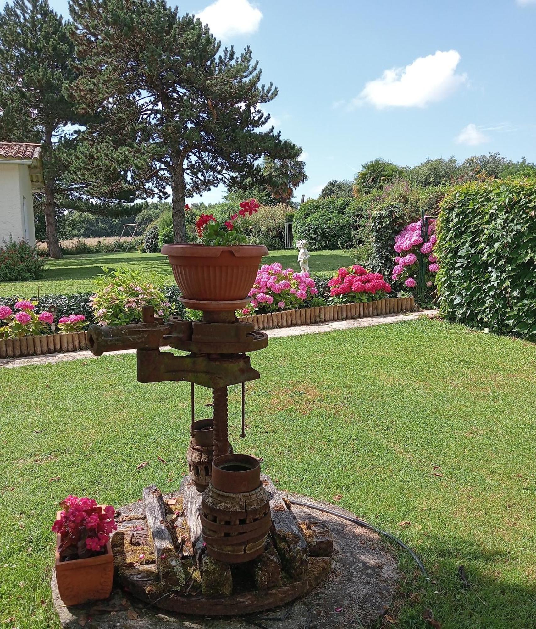Gites Chez Belliveau Meursac 外观 照片